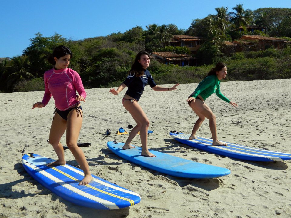 surf lesson surf theory on beach puerto escondido